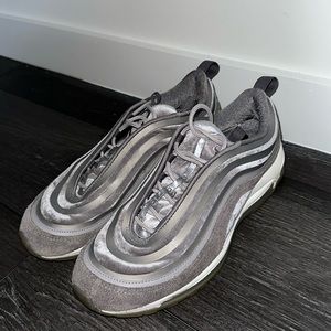 Women’s lux velvet air max